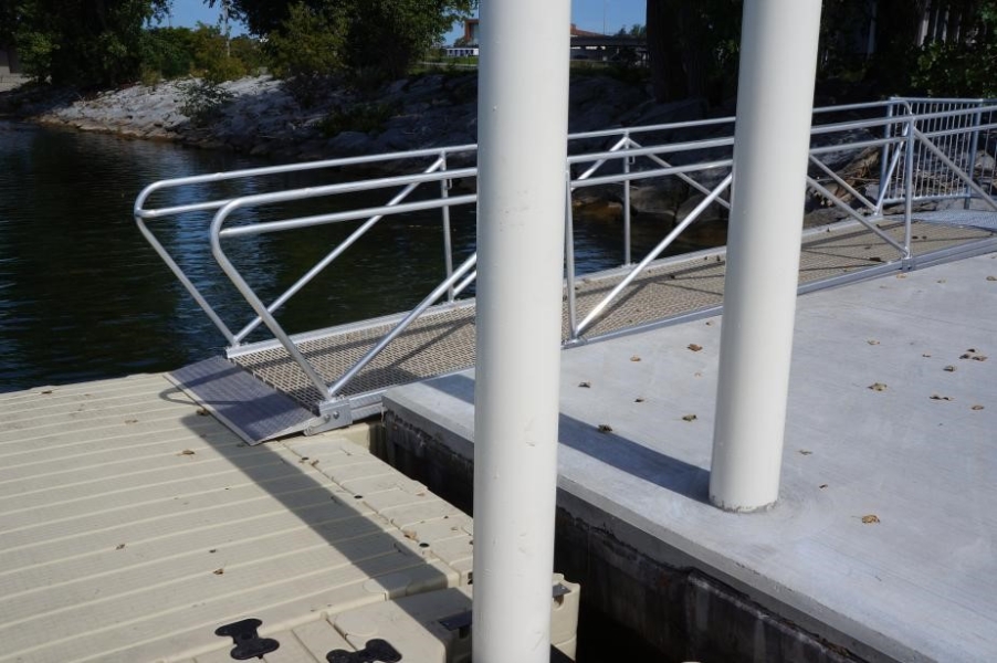 A ramp from a concrete dock down to a floating platform.